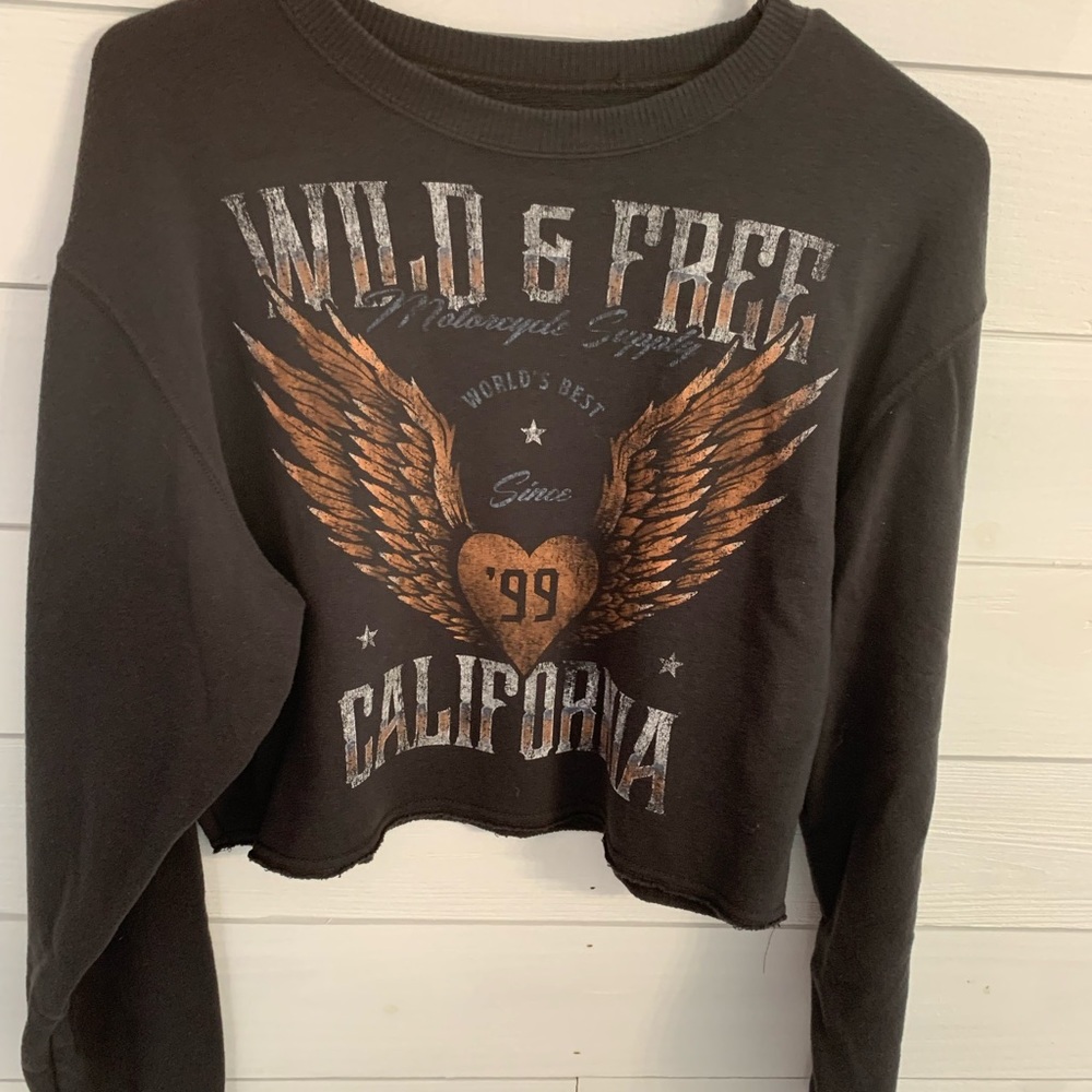 cropped long sleeve thick graphic shirt